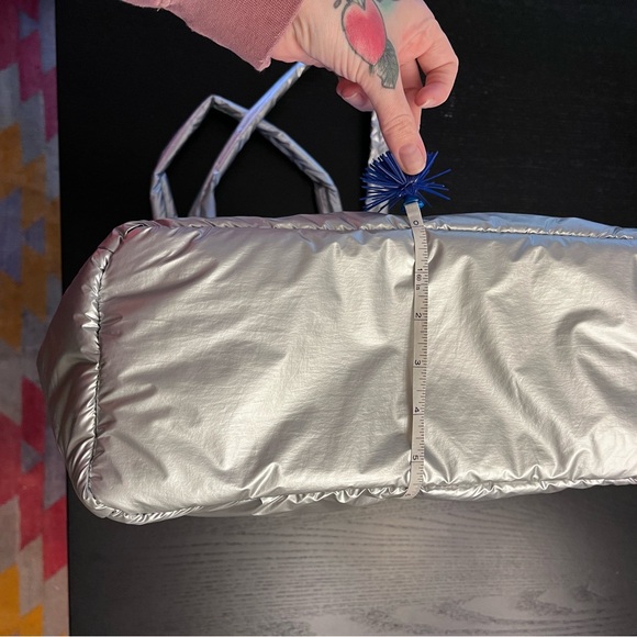 NWOT metallic Pinterest puffer tote bag with small change purse - Picture 3 of 7